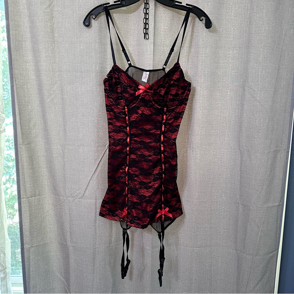 Vintage-Style Black & Red Lace Lingerie Bustier with Garters – Size Tag Present
